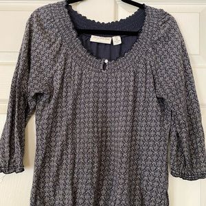 Blue and white design blouse